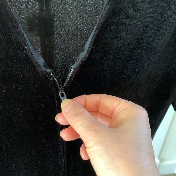 Chic Black and Gold Midi Dress with Elegant Design - Picture 6 of 16